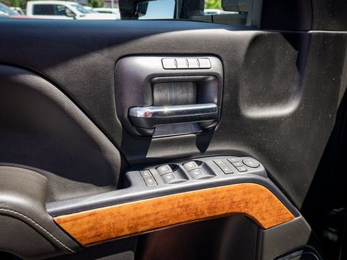 Used 2018 Chevrolet Silverado 1500 High Country AWD/4WD image 16