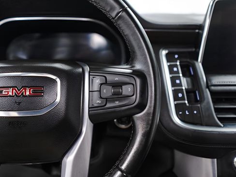 Used 2023 GMC Yukon XL SLE image 12