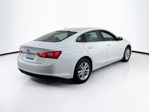 Used 2017 Chevrolet Malibu LT w/ Leather Package FWD image 5