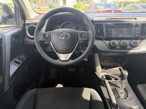 Used 2016 Toyota RAV4 LE AWD/4WD image 18