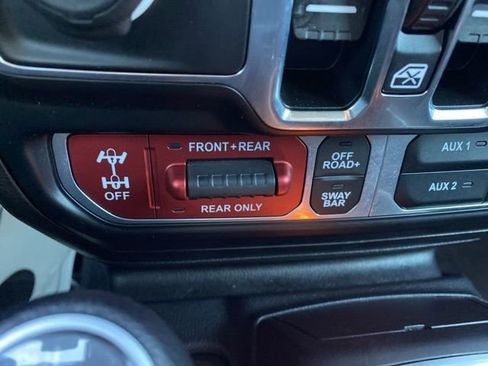 Used 2022 Jeep Wrangler Unlimited Rubicon w/ Xtreme Recon 35" Tire Package image 30