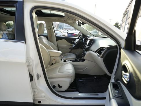Used 2019 Jeep Cherokee Limited AWD/4WD image 33