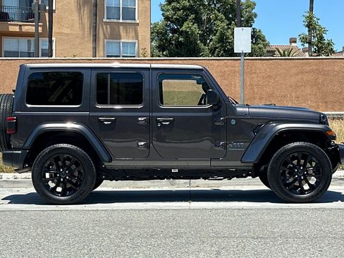 Used 2025 Jeep Wrangler Unlimited Sahara w/ Safety Group AWD/4WD image 3