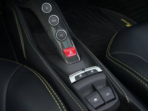 Used 2018 Ferrari 488 Spider RWD image 10
