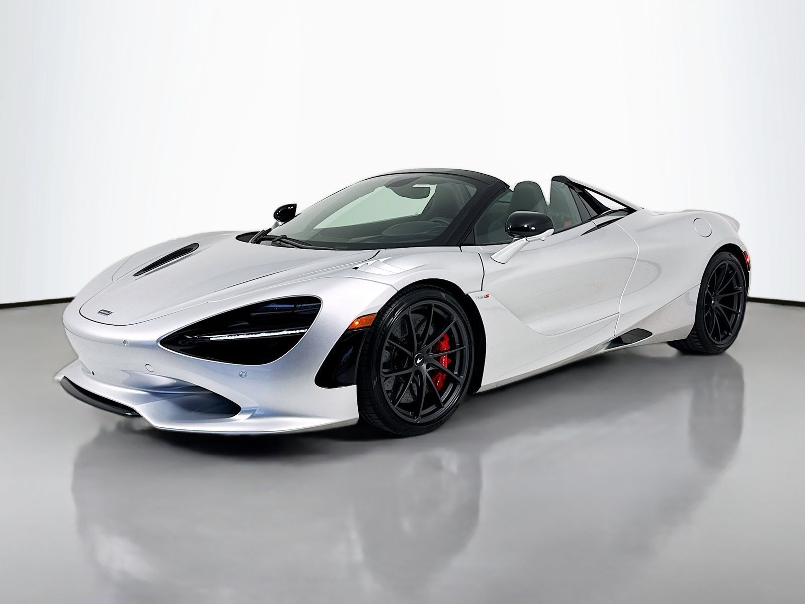 Used 2026 McLaren 750S Spider RWD image 3
