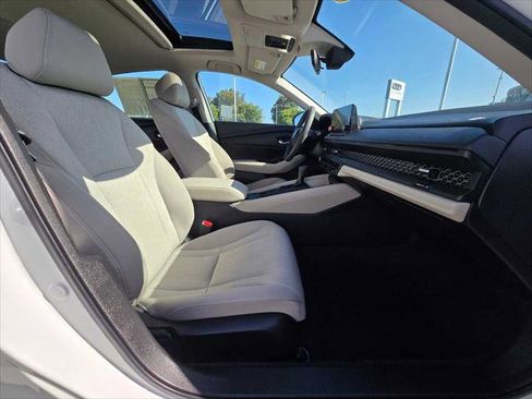 Used 2023 Honda Accord EX image 11
