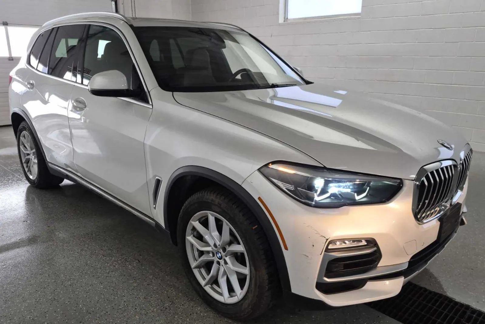 Used 2019 BMW X5 xDrive40i w/ Convenience Package AWD/4WD image 3