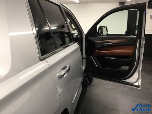 Used 2017 Cadillac Escalade Luxury image 41