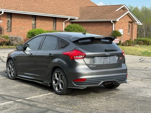 Used 2017 Ford Focus ST image 5