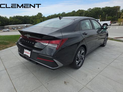Certified 2025 Hyundai Elantra Sport FWD image 8