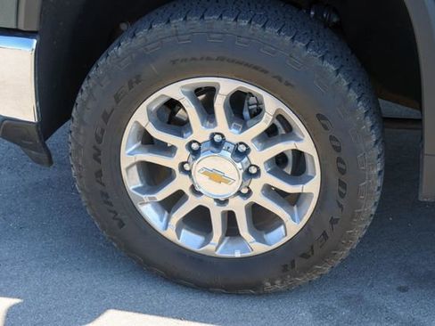Used 2025 Chevrolet Silverado 2500 LTZ w/ LTZ Plus Package AWD/4WD image 7