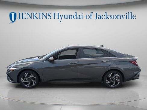 New 2025 Hyundai Elantra SEL FWD image 6