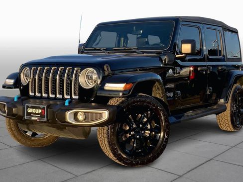 Used 2022 Jeep Wrangler Unlimited Sahara w/ Cold Weather Group AWD/4WD image 2