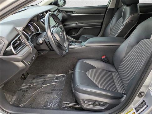 Used 2020 Toyota Camry SE image 17