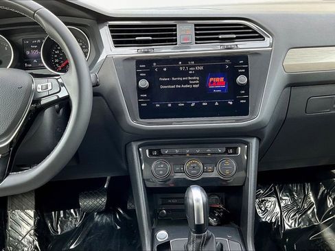 Used 2021 Volkswagen Tiguan SE image 9