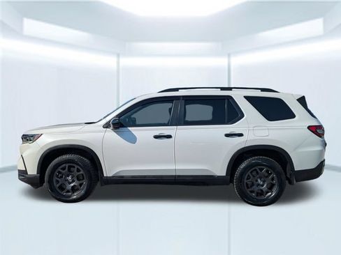 Used 2023 Honda Pilot TrailSport image 2