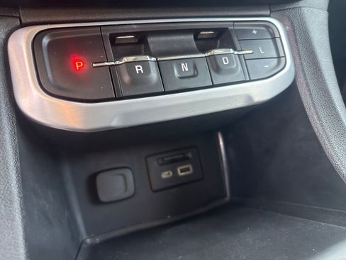 Used 2021 GMC Acadia SLT w/ Elevation Edition image 27