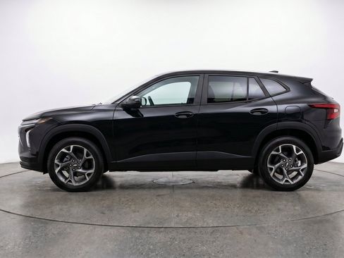 Used 2025 Chevrolet Trax LT FWD image 5