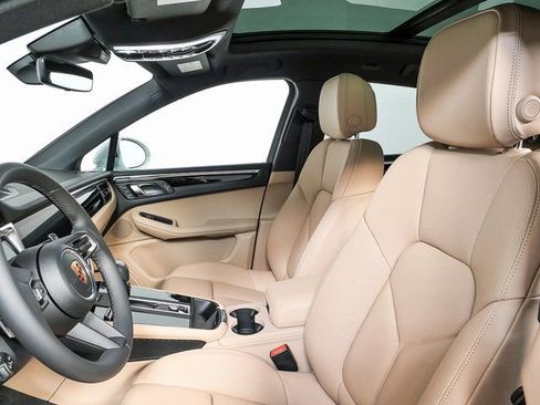 New 2026 Porsche Macan image 5