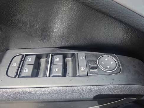 Used 2025 Kia Soul LX w/ LX Technology Package FWD image 17
