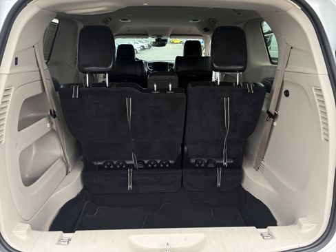 Used 2022 Chrysler Pacifica Touring-L FWD image 34