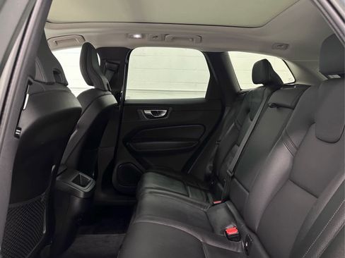 Used 2023 Volvo XC60 B5 Plus image 12