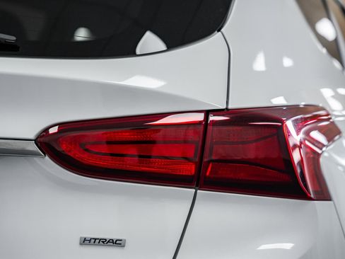 Used 2020 Hyundai Santa Fe SE image 17