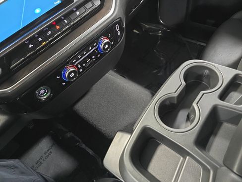 Used 2024 GMC Sierra 1500 SLT image 25