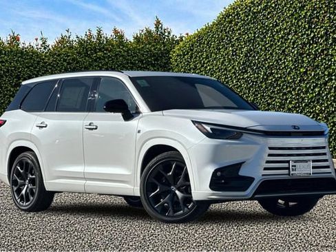 New 2026 Lexus TX 500h AWD image 2