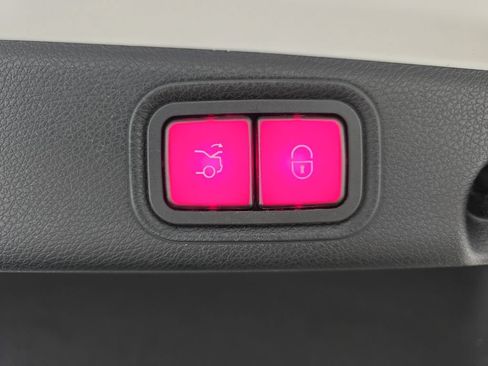Used 2021 Mercedes-Benz E 350 4MATIC Sedan image 16