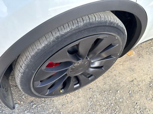 Used 2024 Tesla Model Y Performance AWD/4WD image 6