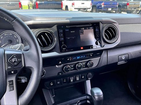 Used 2019 Toyota Tacoma TRD Sport w/ TRD Premium Sport Package RWD image 7