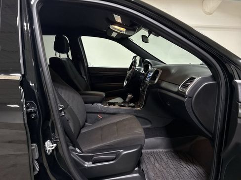 Used 2021 Jeep Grand Cherokee Laredo w/ Security & Convenience Group AWD/4WD image 21
