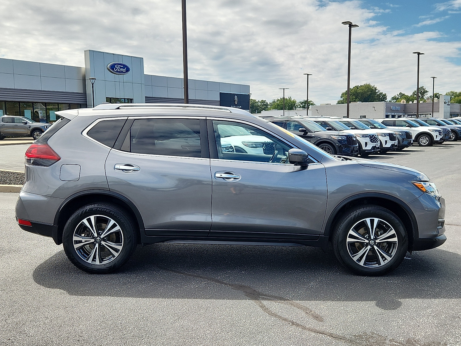 Used 2020 Nissan Rogue SV w/ Premium Package AWD/4WD image 7