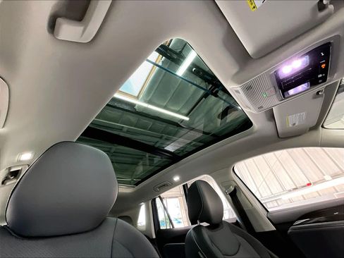 New 2026 Volkswagen Tiguan SE image 29