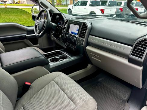Used 2021 Ford F250 XLT w/ XLT Premium Package AWD/4WD image 17