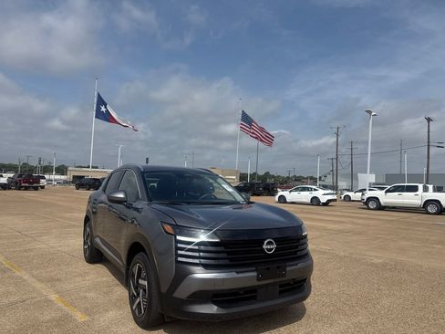 Certified 2025 Nissan Kicks SV w/ SV Premium Package FWD image 2
