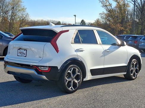 Certified 2023 Kia Niro SX Touring image 6