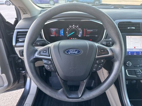 Used 2020 Ford Fusion SE image 18