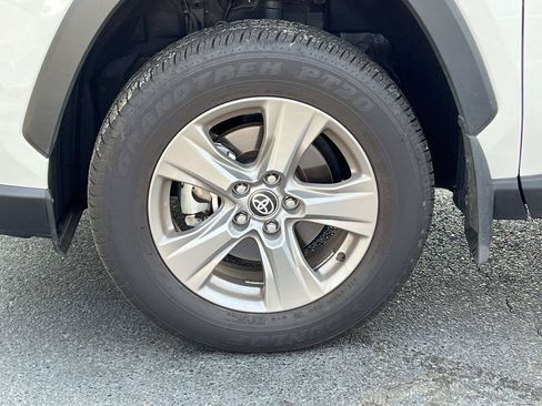 Used 2025 Toyota RAV4 XLE AWD/4WD image 11