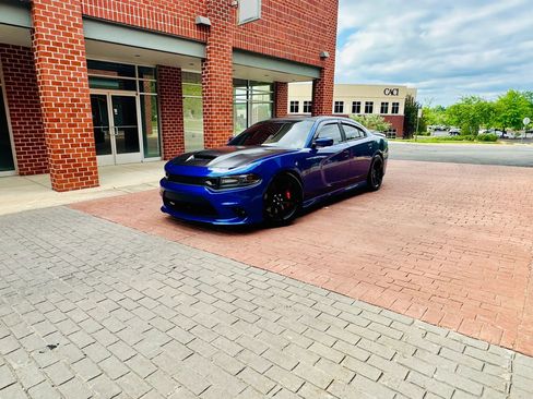 Used 2018 Dodge Charger R/T RWD image 3