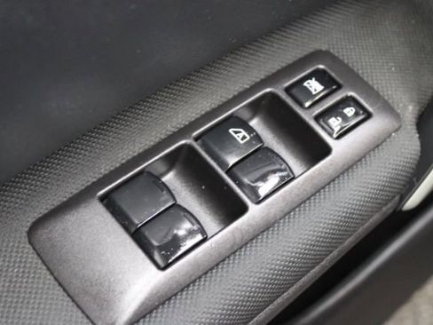 Used 2014 Nissan Rogue S w/ Convenience Package image 10