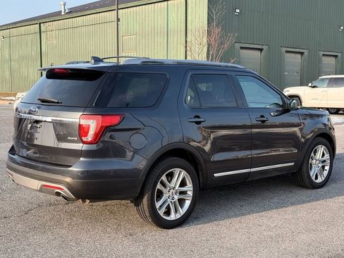 Used 2017 Ford Explorer XLT w/ Equipment Group 202A image 8