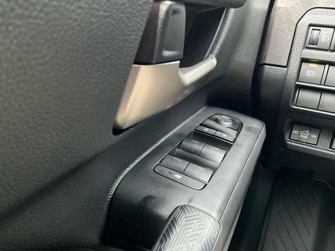 Used 2025 Toyota Tacoma Limited image 27