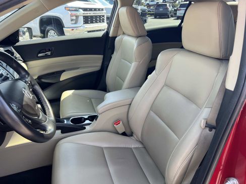 Used 2017 Acura ILX w/ AcuraWatch Plus Package FWD image 18