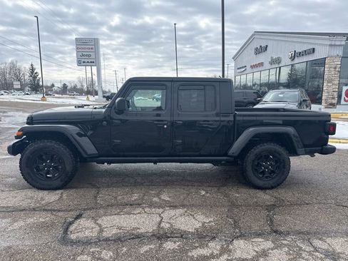 Used 2022 Jeep Gladiator Willys image 2