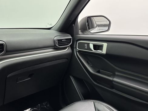 Used 2020 Ford Explorer XLT w/ Equipment Group 202A image 27