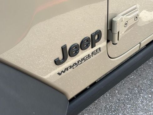 Used 2022 Jeep Wrangler Unlimited Sport AWD/4WD image 5