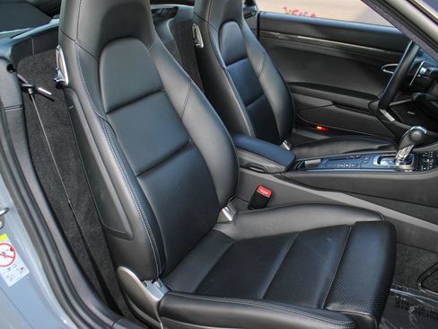 Used 2025 Porsche 718 Cayman RWD image 20