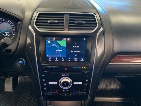 Used 2019 Ford Explorer Platinum image 25